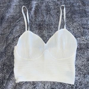 Cute whit top. Perfect for spring /summer!